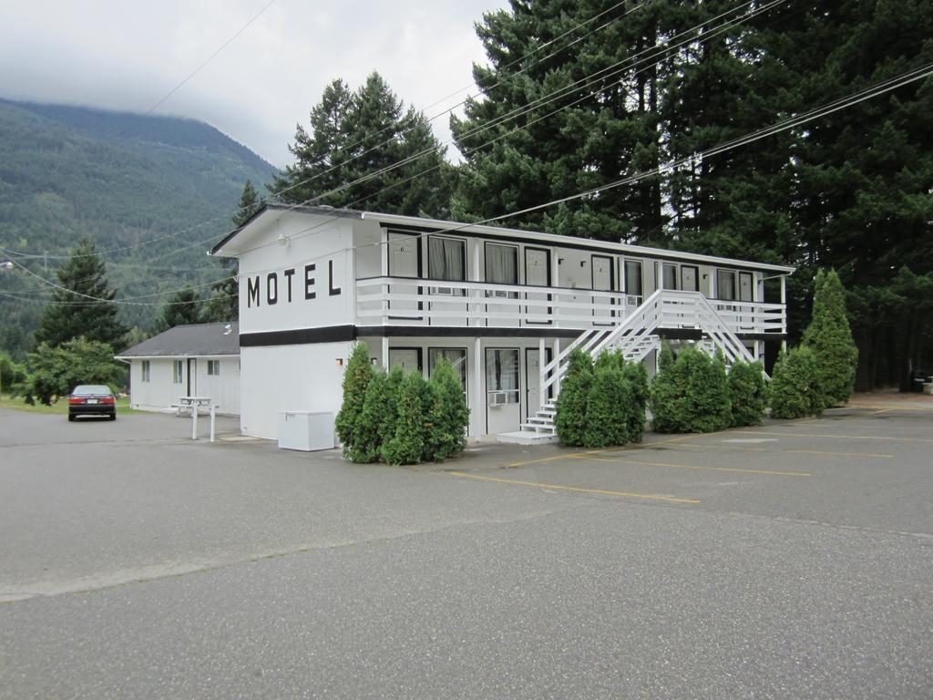 The Mighty Fraser Motel Boston Bar Екстериор снимка