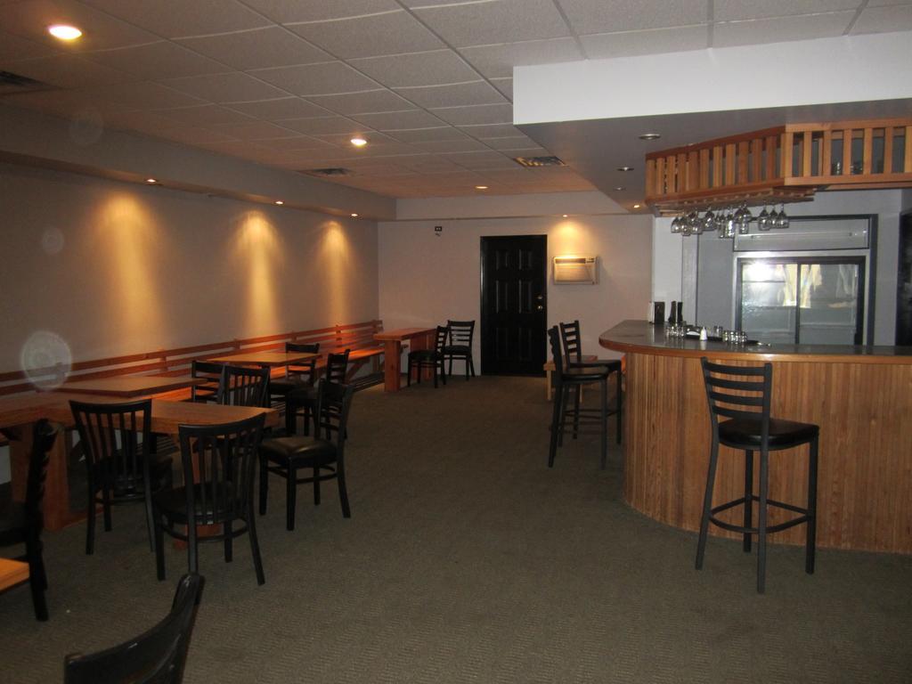 The Mighty Fraser Motel Boston Bar Екстериор снимка